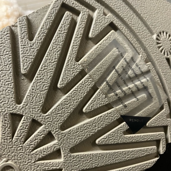 UGG Cream Sherpa Tazz Platform Slippers with Red Accent - Picture 2 of 2